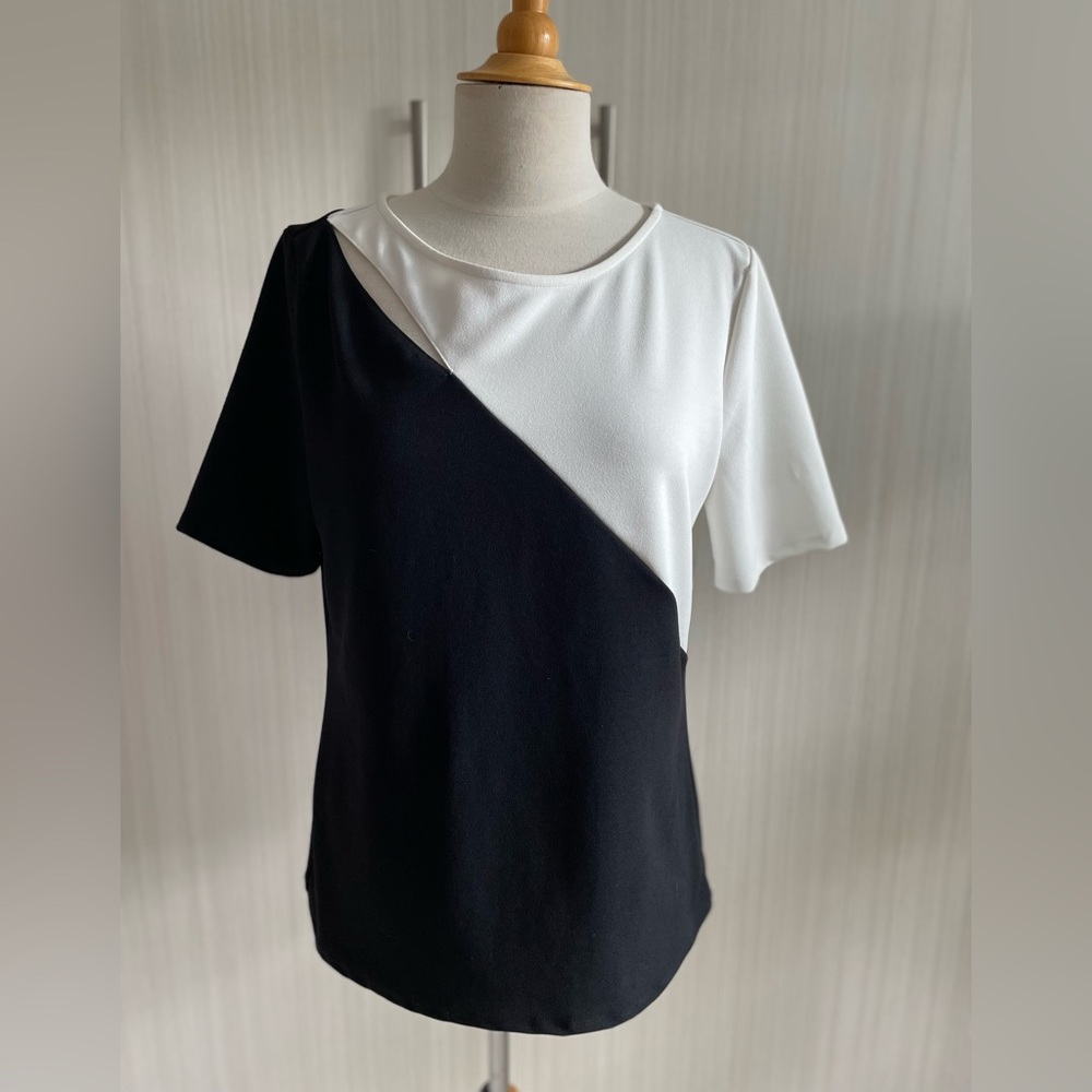 Calvin Klein black‎ and white blouse with sexy cut out neck line size Large